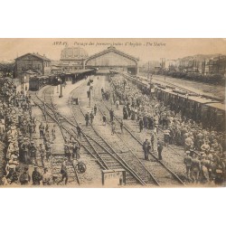 62 ARRAS. Passage des premiers trains d'Anglais 1919