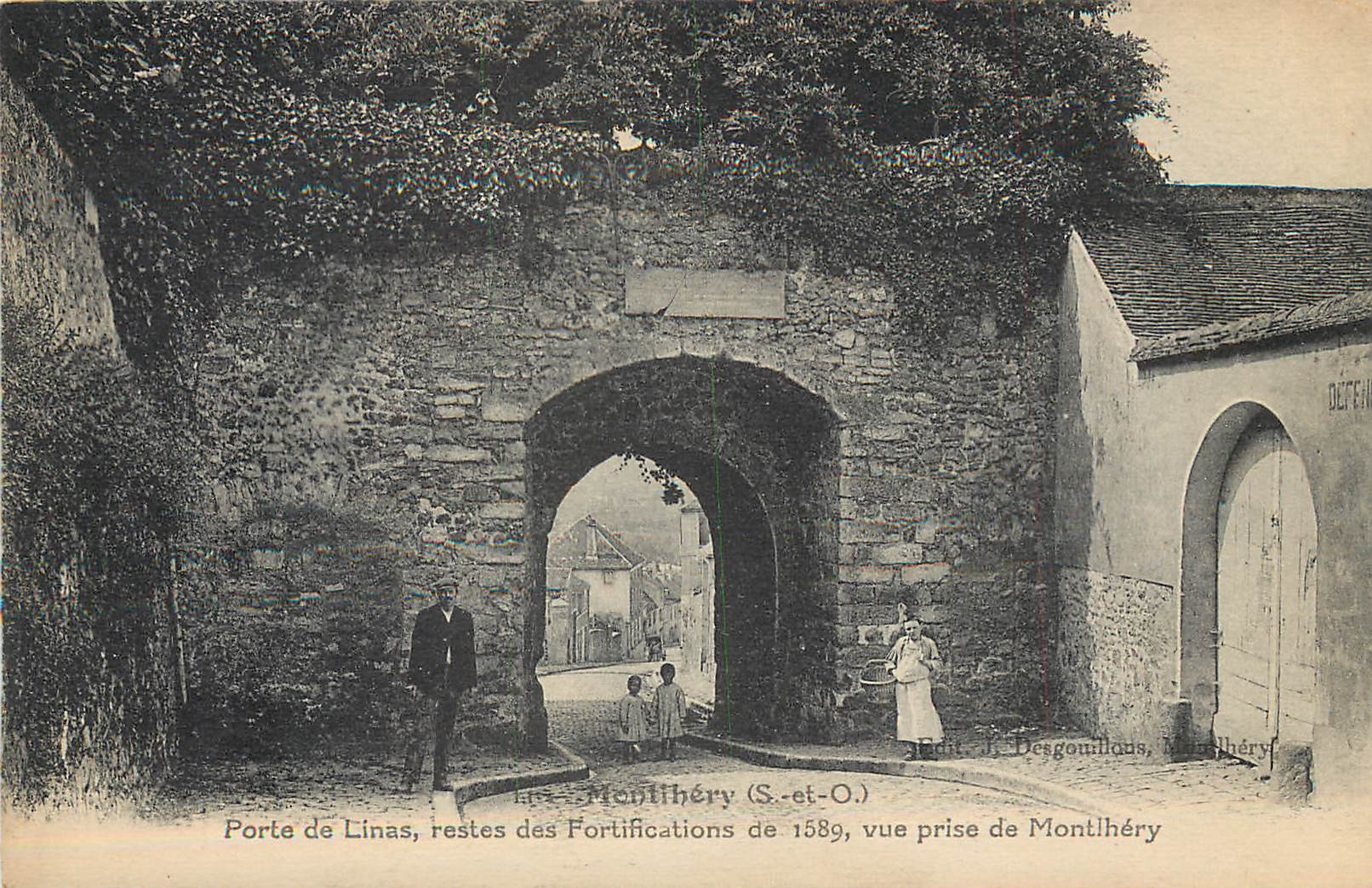 3 cpa 91 MONTLHERY. Porte de Lina et La Tour du Château animation