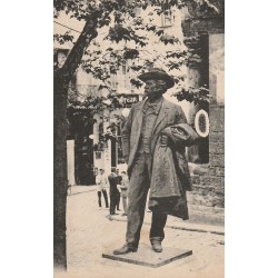 13 ARLES. Statue Mistral par Rivière