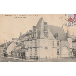 37 AMBOISE. Hôtel de Ville petite animation