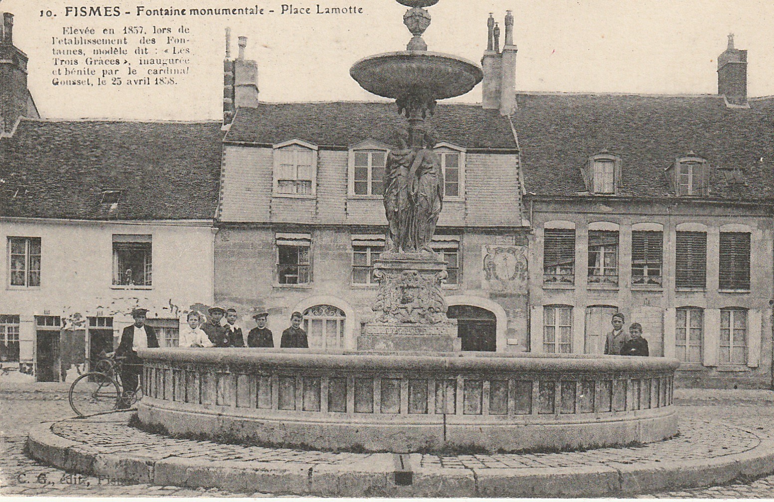 51 FISMES. Fontaine Place Lamotte belle animation