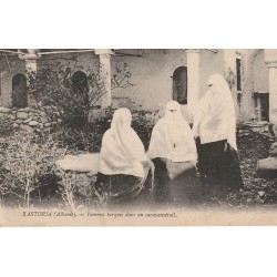 Albanie RASTORIA. Femmes Turques dans un caravansérail 1918
