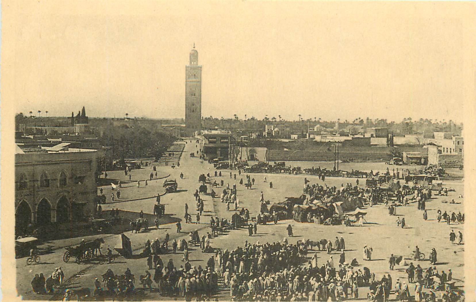 MAROC lot 3 x cpa MARRAKECH. Place Djemaa-el-Fna Koutoubia, et les Palmiers