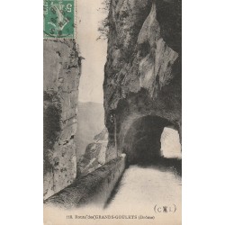2 x cpa 26 Route des Grands-Goulets avec promeneur 1918