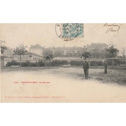 93 NOISY-LE-SEC. Militaires ou Pompiers au Square 1904