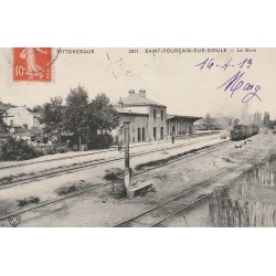 03 SAINT-POURCAIN-SUR-SIOULE. Train avec locomotive à vapeur dans la Gare 1913