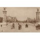 75007 PARIS. Nombreux attelages sur le Pont Alexandre III