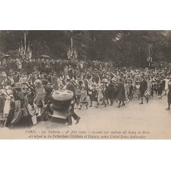 PARIS 01 Aux Tuileries 20.000 Orphelins de guerre défilent en 1920