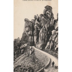48 MEYRUEIS. Rocher de Bouilleres et Tunnel avec personnage 1933