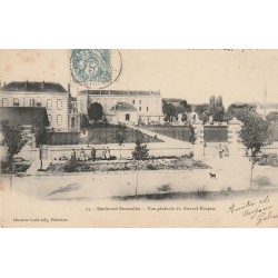 45 PITHIVIERS. Facteur à la grille du Nouvel Hospice boulevard Beauvallet 1904