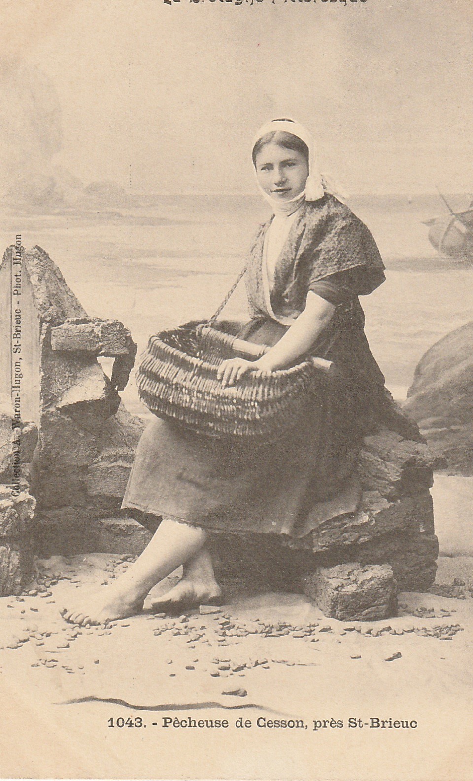 22 SAINT-BRIEUC. Pêcheuse de Cesson vers 1900