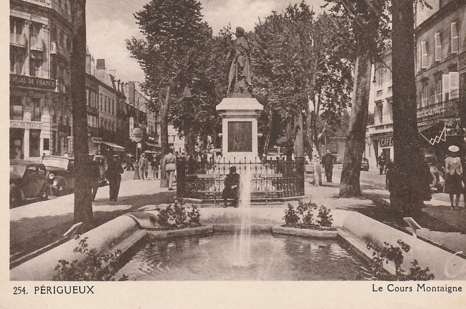 24 PERIGUEUX. Café de la Poste sur le Cours Montaigne