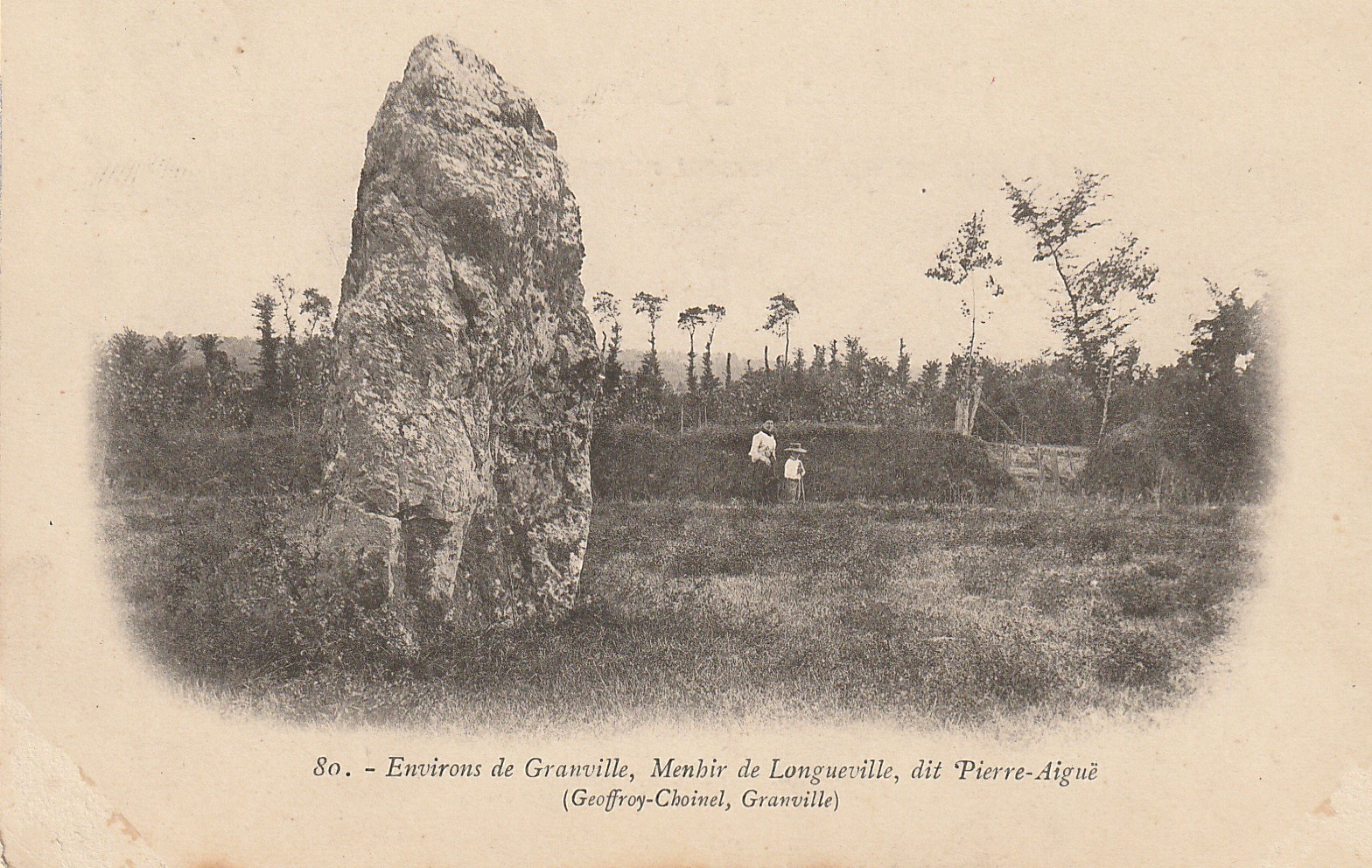 50 LONGUEVILLE. Menhir dit Pierre-Aigue 1903