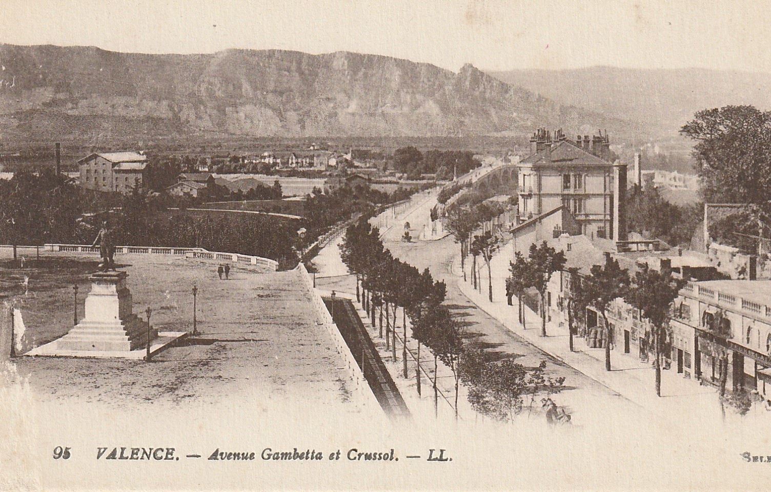 26 VALENCE. Avenue Gambetta et Crussol