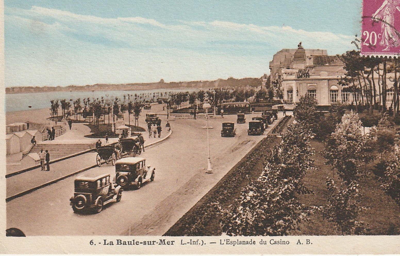 44 LA BAULE. Voitures anciennes sur l'Esplanade du Casino 1934