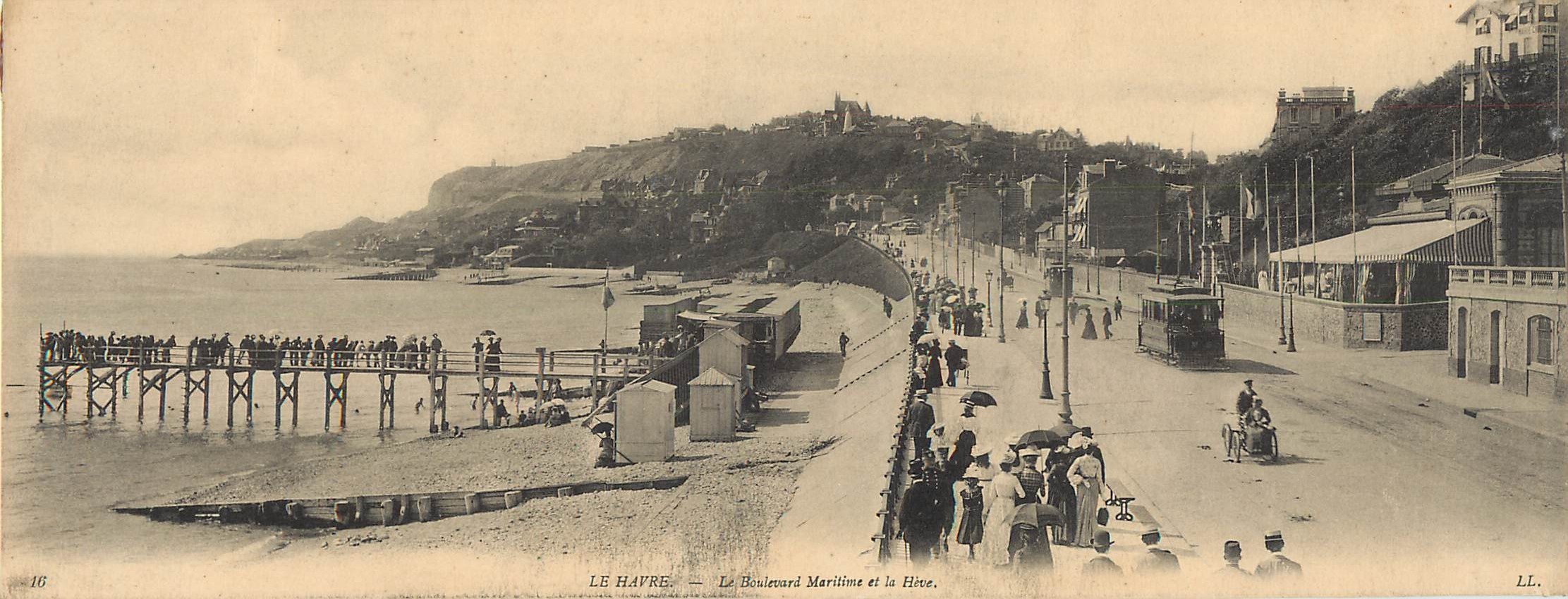 Superbe carte panoramique 28 x 11 cm LE HAVRE 76. Tramway Boulevard Maritime et la Hève