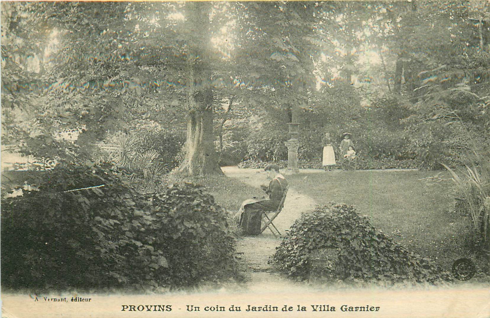 77 PROVINS. Un coin du Jardin de la Villa Garnier animation 1918