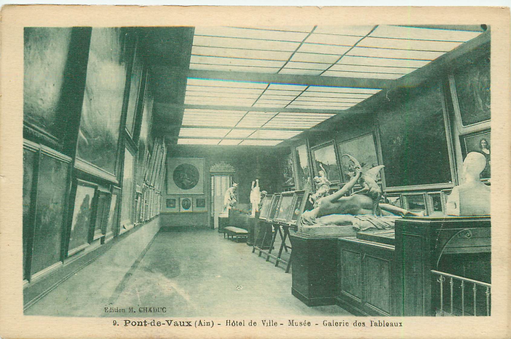 01 PONT-DE-VAUX. Galerie des tableaux Musée hôtel de ville