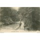 09 AX-LES-THERMES. La Pièce d'eau au Parc du Teich avec lecteurs de journaux