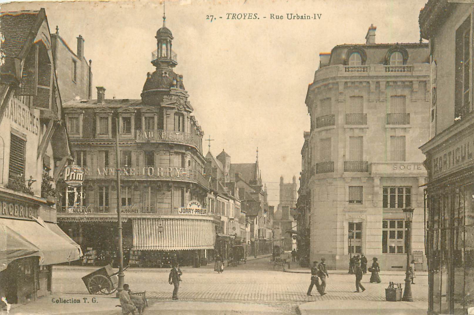 10 TROYES. Rue Urbain IV avec banque Société Générale