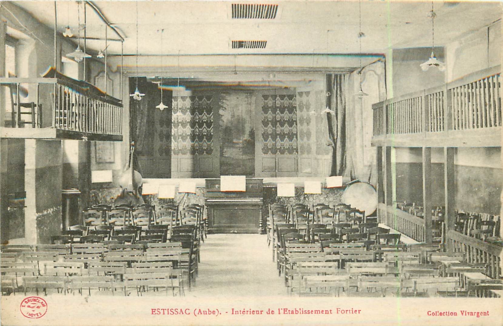 10 ESTISSAC. Intérieur de l'Etablissement Fortier