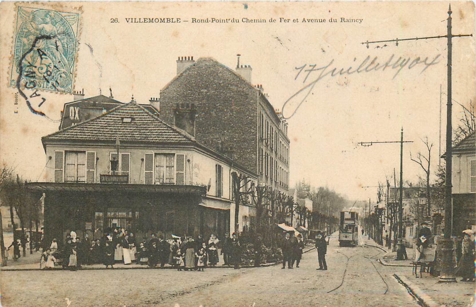 93 VILLEMOMBLE. Café du Rond-Point du Chemin de Fer et avenue du Raincy 1904