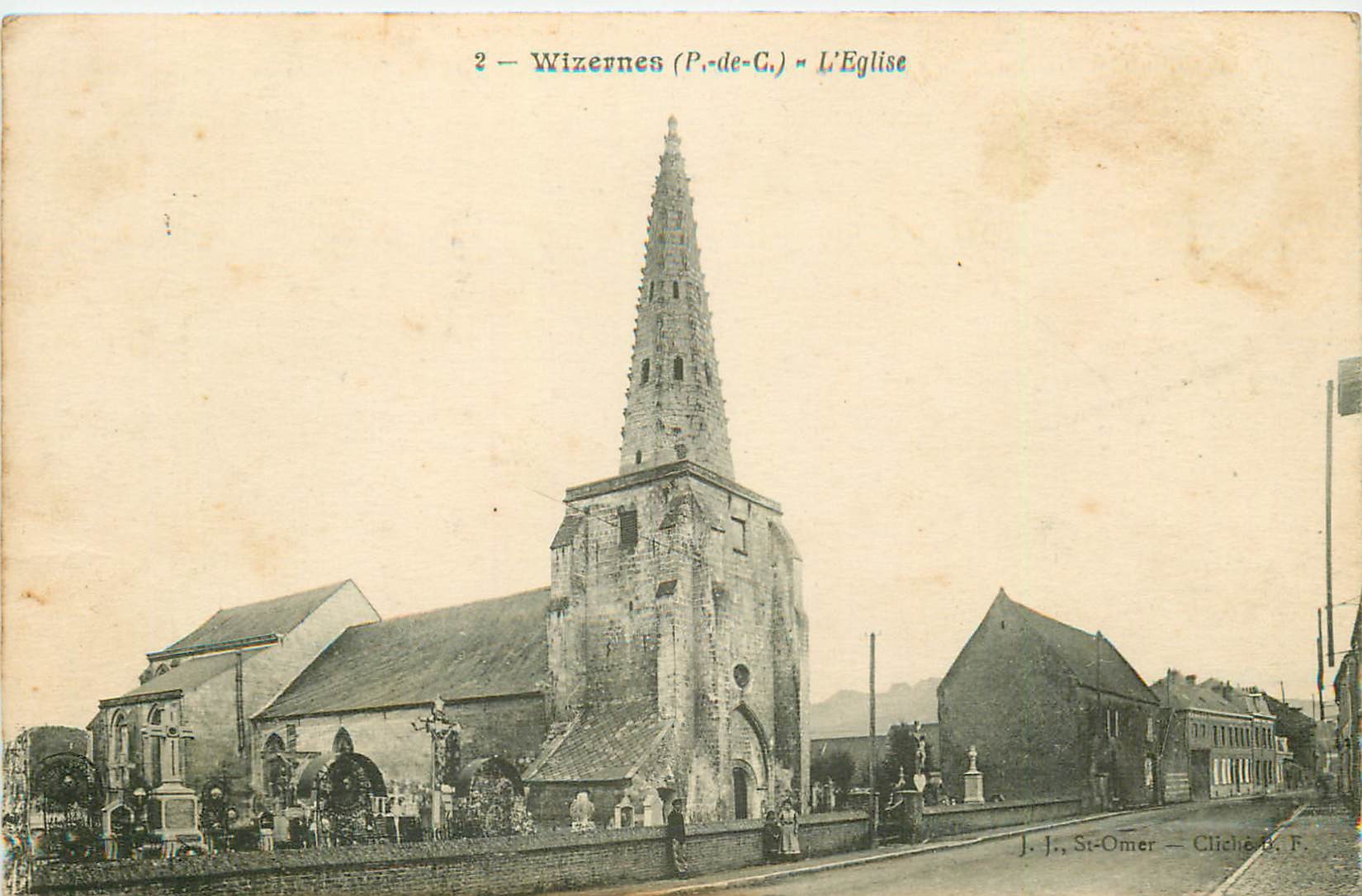 62 WIZERNES. L'Eglise et le Cimetière, petite animation 1917