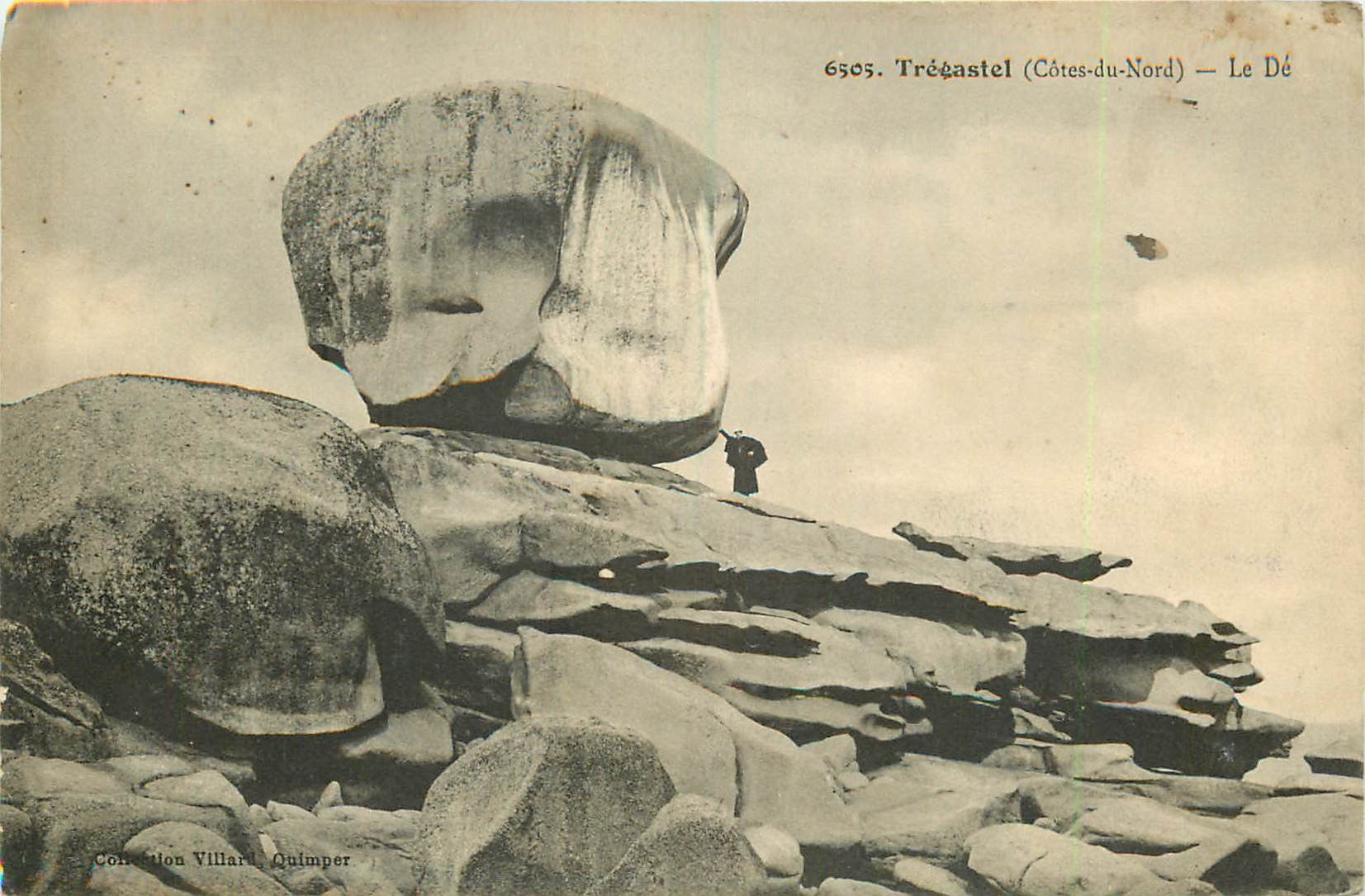 22 TREGASTEL. Le Dé avec femme adossée 1912