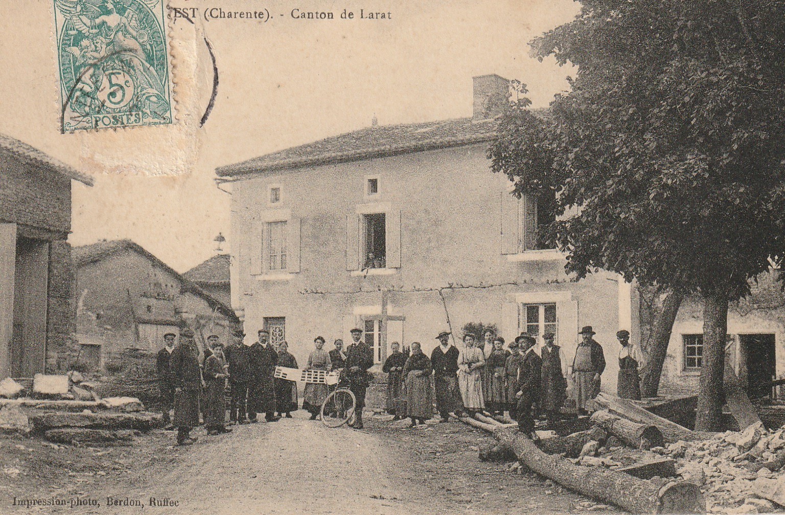 16 BENEST. Grosse animation au Canton de Larat 1912