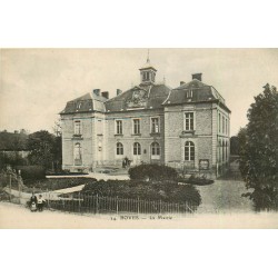 80 BOVES. La Mairie avec petite animation