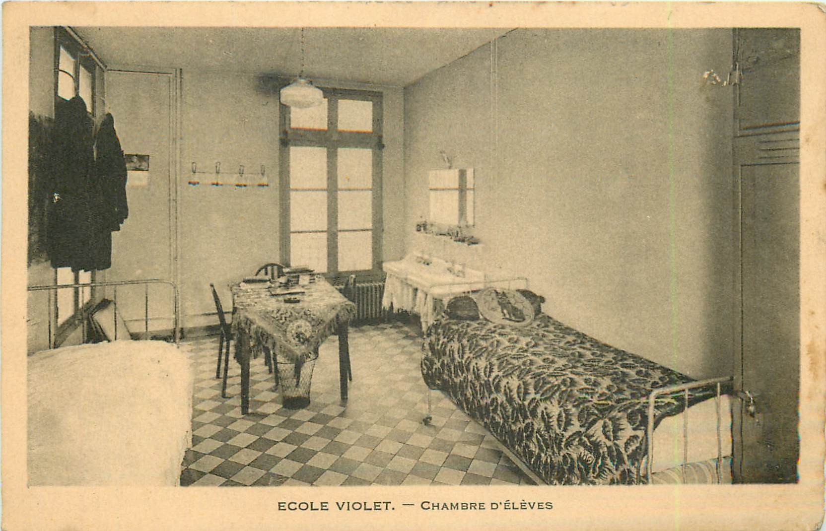 PARIS XV. Ecole Violet. Chambre d'élèves 15 Av Emile Zola et rue du Théâtre