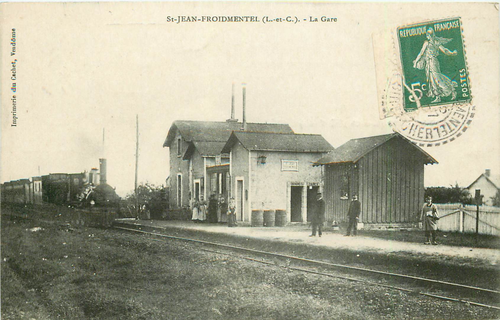 41 SAINT-JEAN-FROIDMENTEL. Entrée d'un train locomotive à la Gare 1911