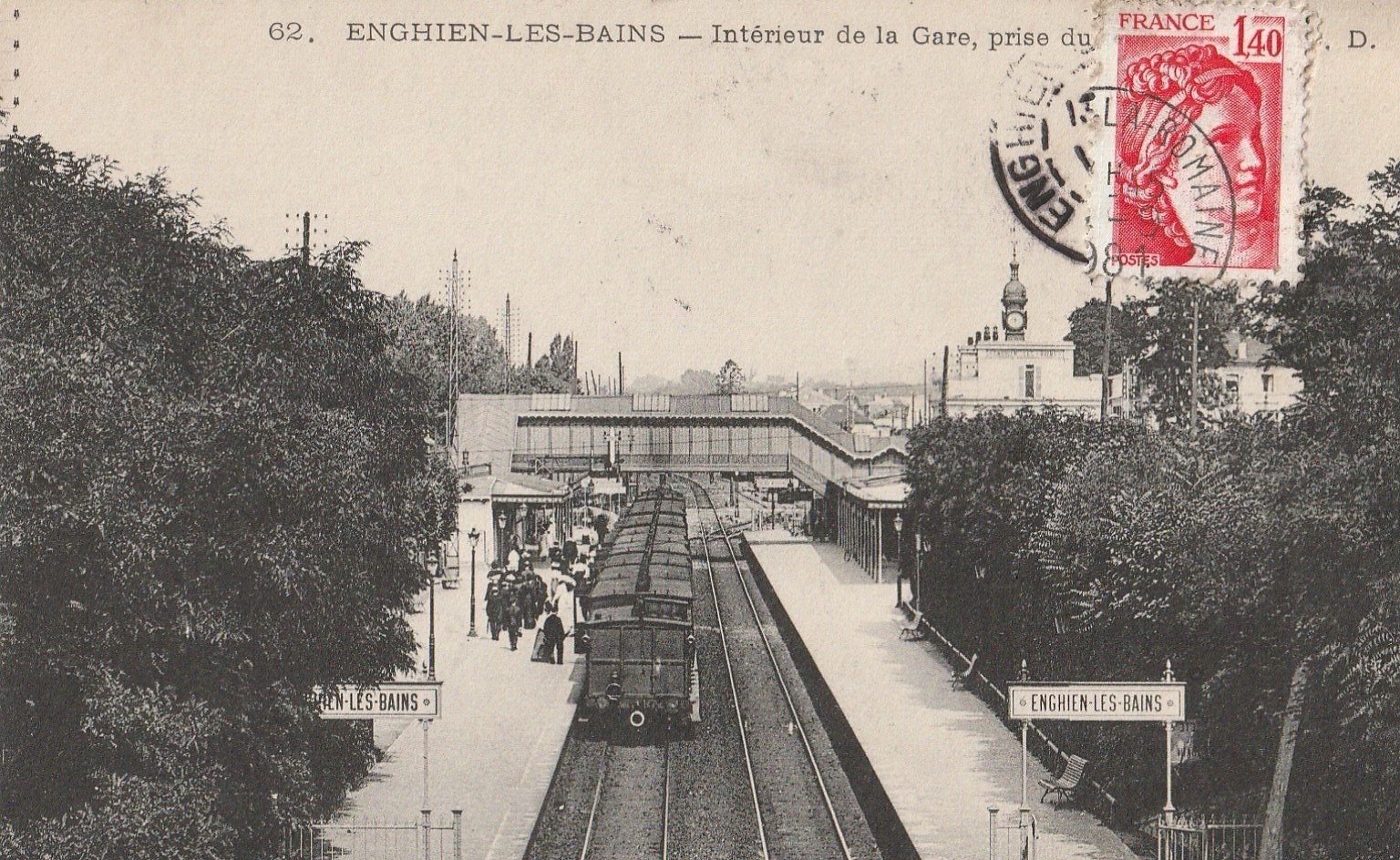 95 ENGHIEN-LES-BAINS. Sortie d'un train locomotive dans la Gare 1916