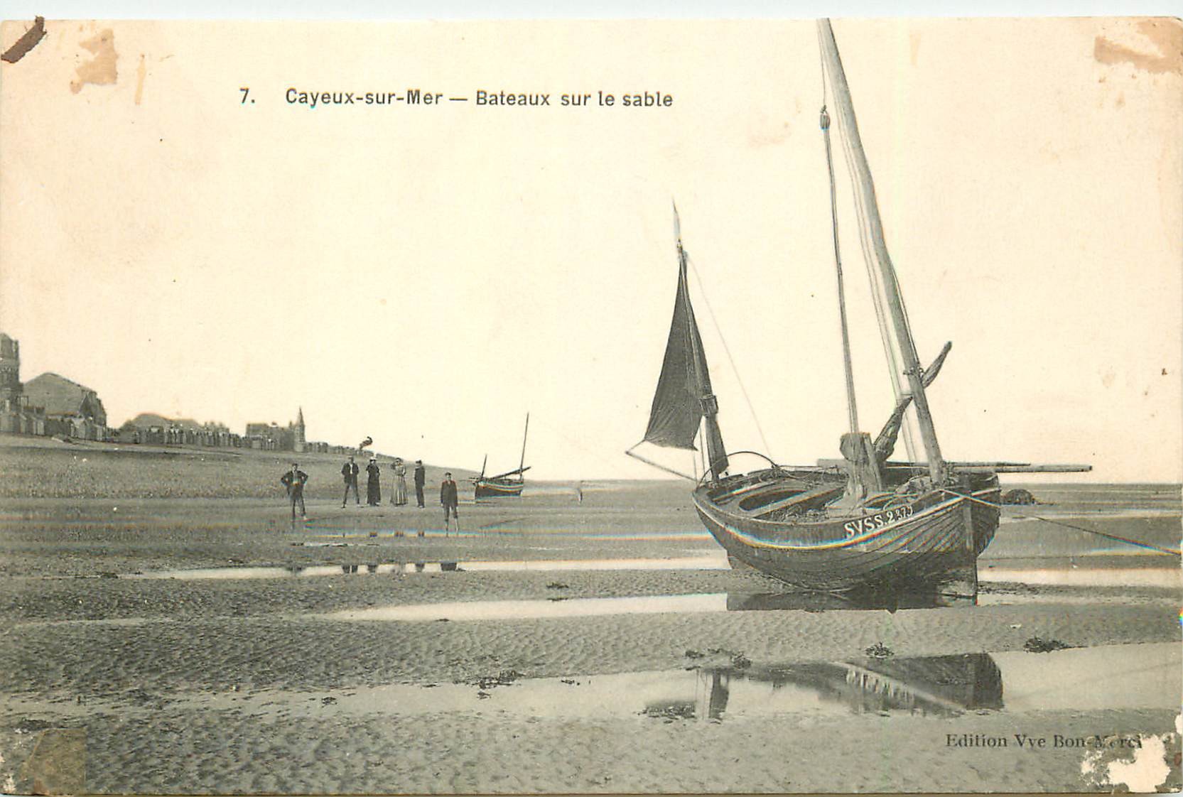 80 CAYEUX-SUR-MER. Bateaux de Pêche sur le sable