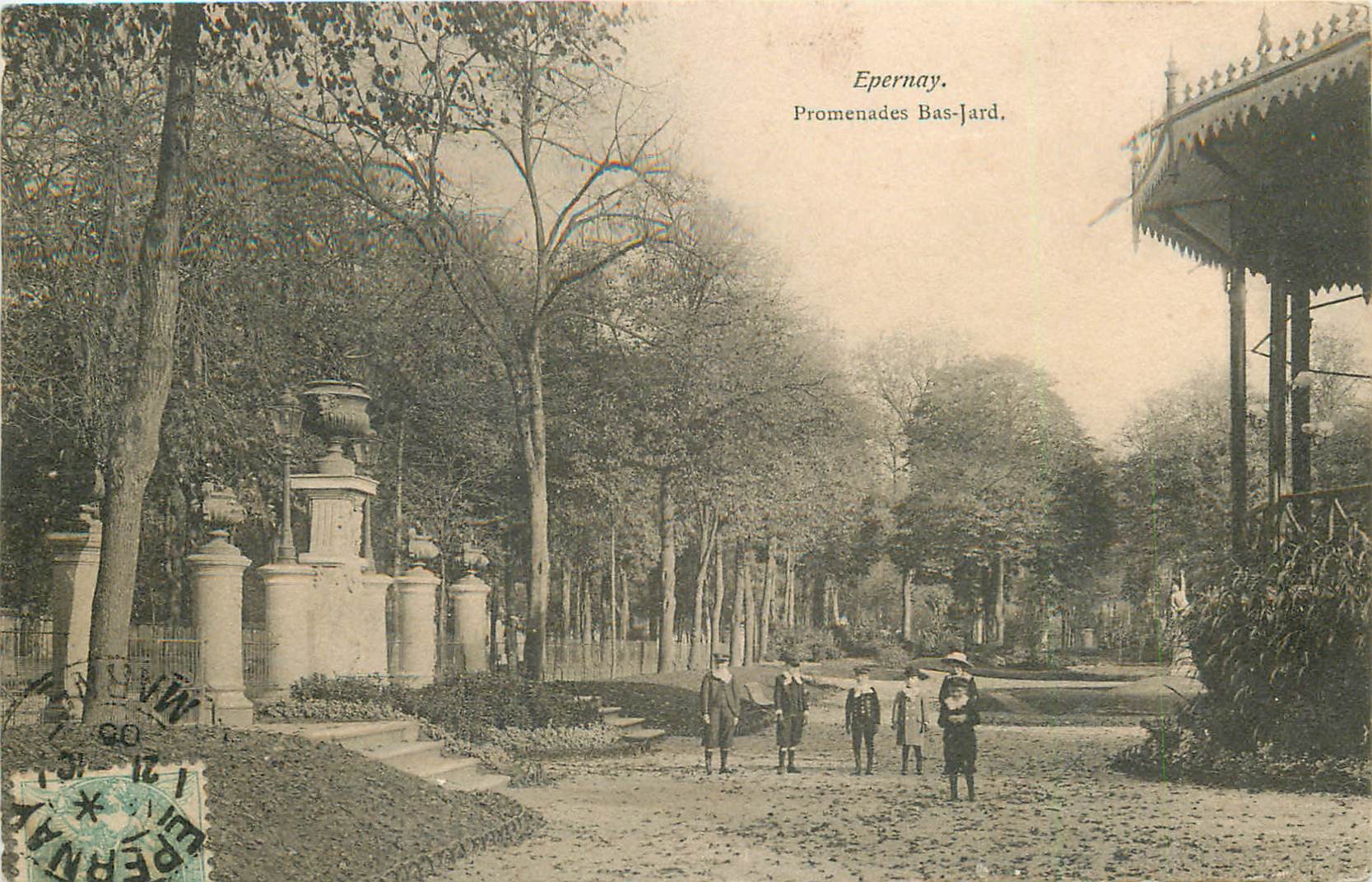 51 EPERNAY. Promenades Bas-Jard bien animée 1905
