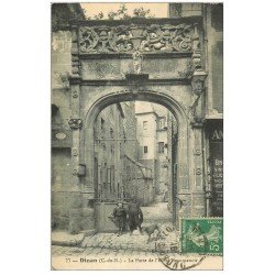 carte postale ancienne 22 DINAN. Porte de l'Hôtel Beaumanoir avec Enfants 1916