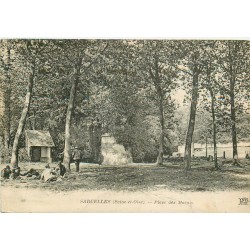 95 SARCELLES. Place des Marais bien animée 1920