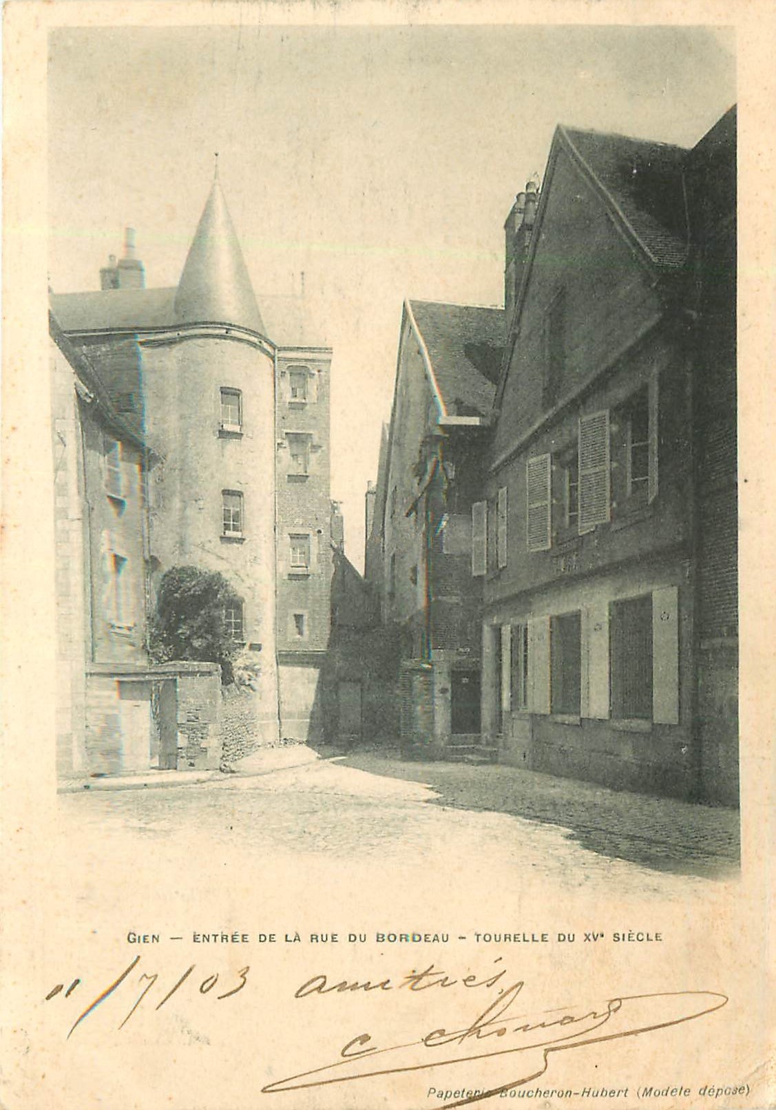 45 GIEN. Tourelle du XV° Siècle à l'Entrée de la rue du Bordeau 1903