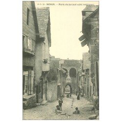 carte postale ancienne 22 DINAN. Porte du Jerzual animée