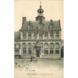 59 MONT-CASSEL. Le Musée ancien Hôtel de Ville avec Paysan et sa charrue 1932