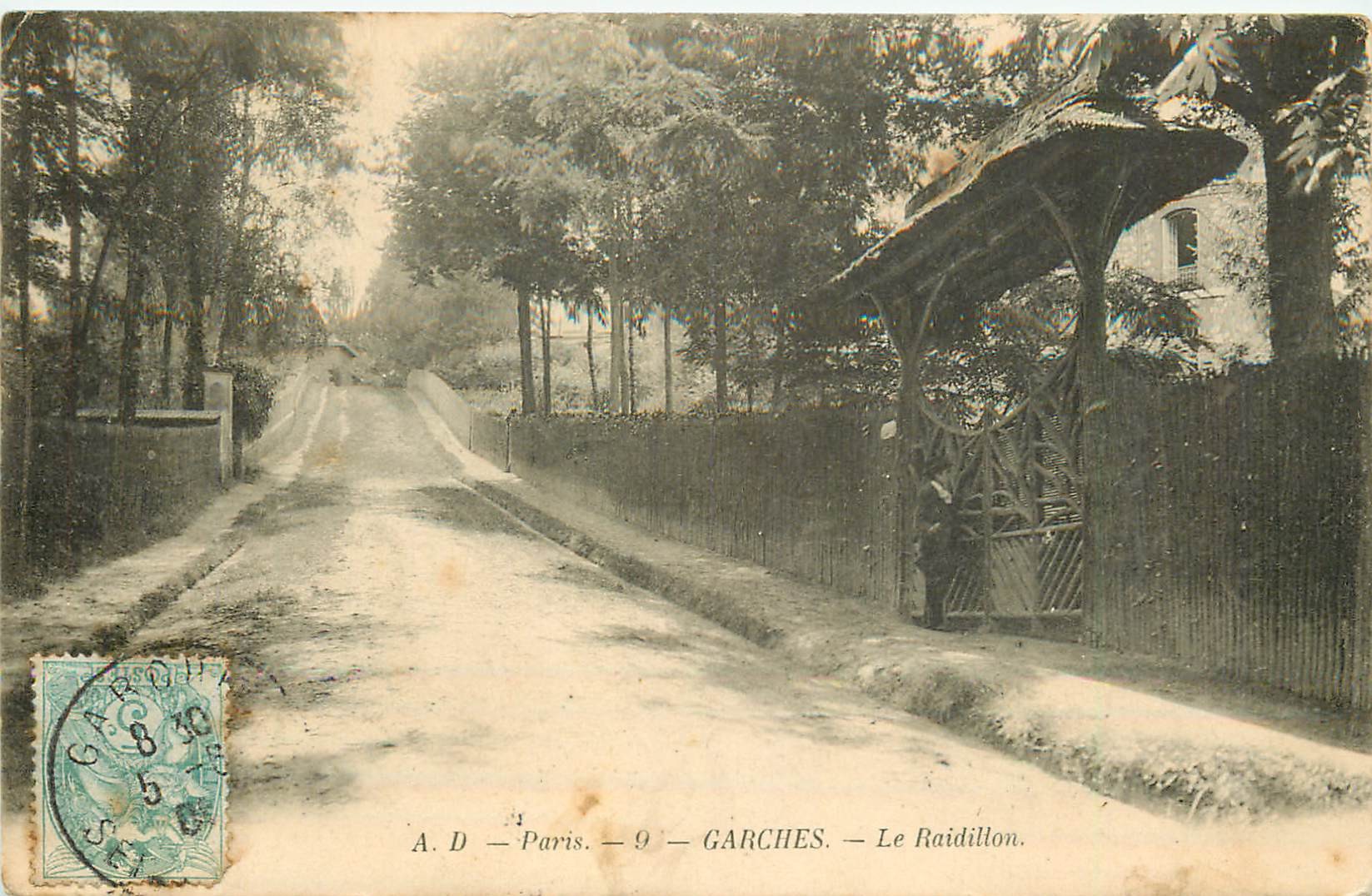 92 GARCHES. Le Raidillon avec personnage 1907