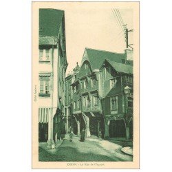 carte postale ancienne 22 DINAN. Rue le l'Apport. Pharmacie et Cordonnier