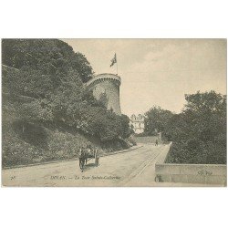 carte postale ancienne 22 DINAN. Tour Sainte-Catherine et Attelage