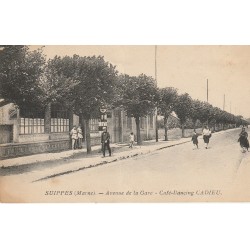51 SUIPPES. Café Dancing Cadieu Avenue de la Gare 1930 avec Pompe à air et essence