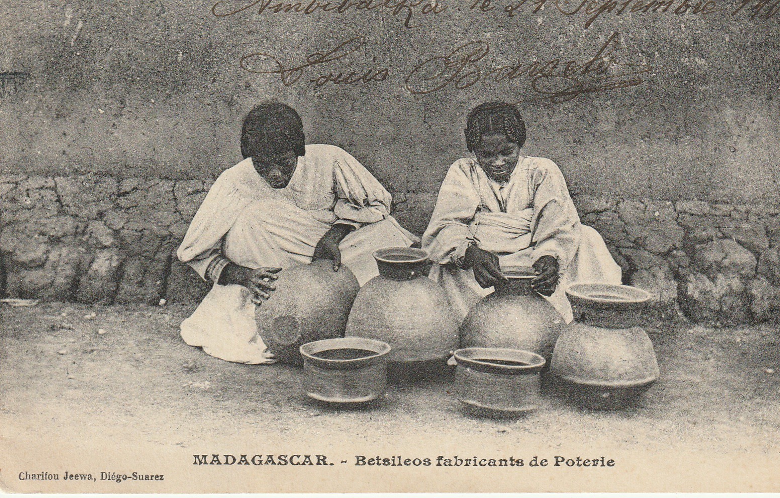 MADAGASCAR. Betsileos fabricants de Poterie 1908