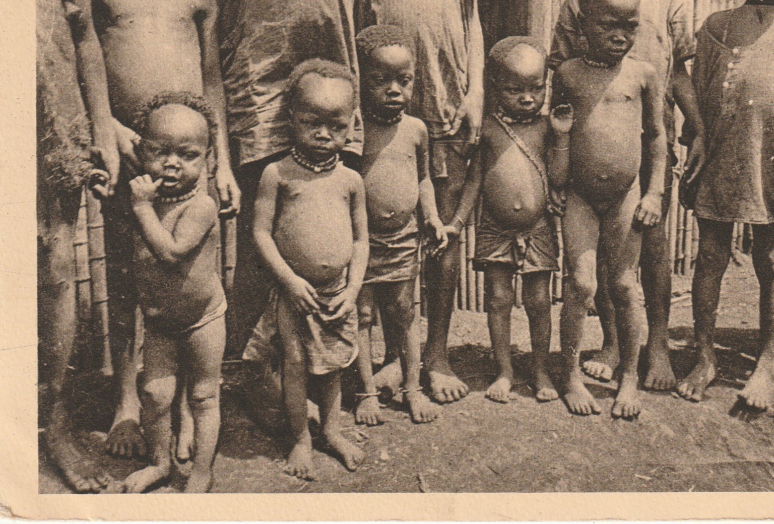 GABON. Enfants à Lambaréné