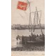 29 CAMARET-SUR-MER. Bateau Sardinier avec Pêcheurs à l'échouage 1917