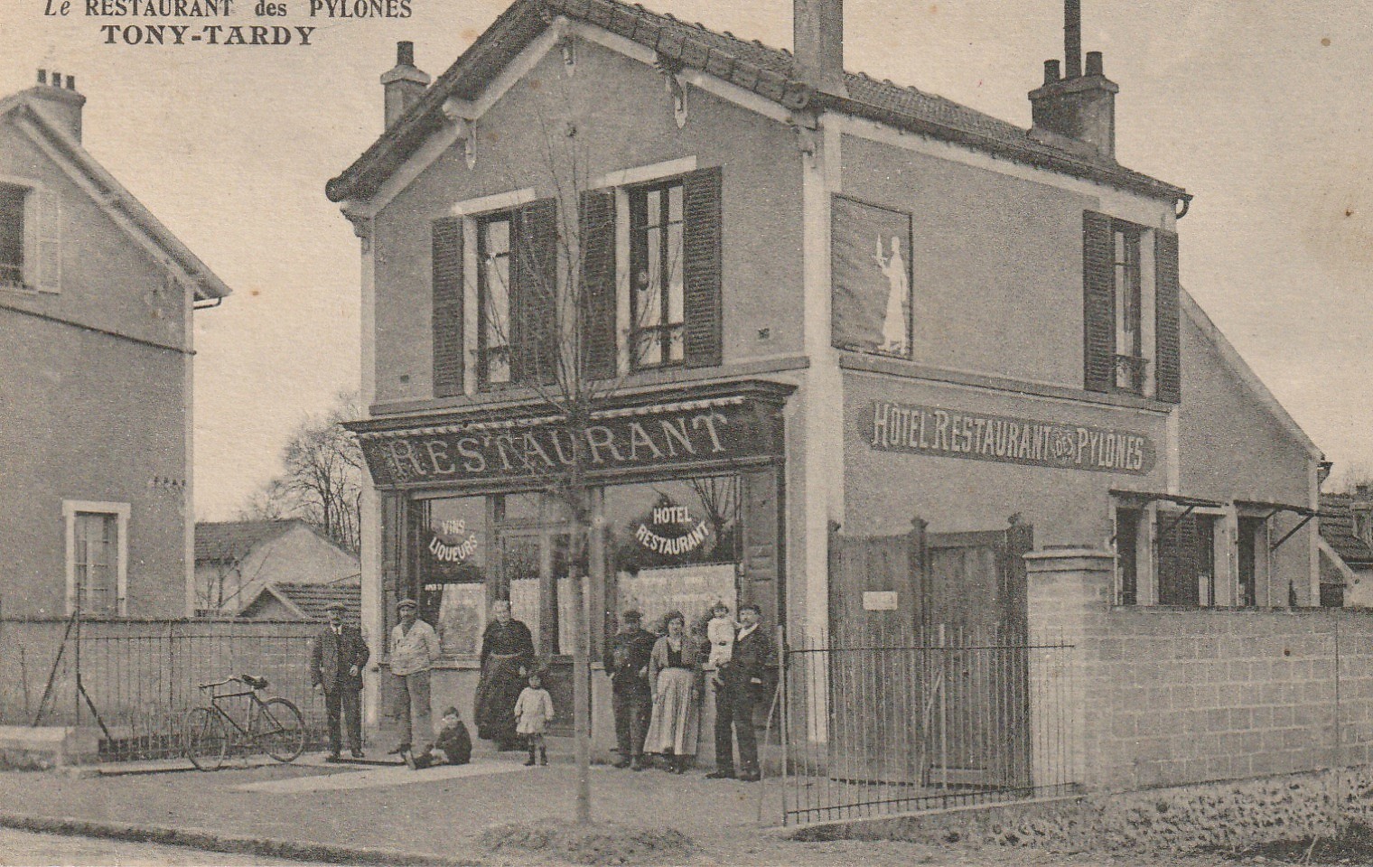 77 PONTHIERRY. Belle animation au Restaurant des Pylones Tony-Tardy vers 1923