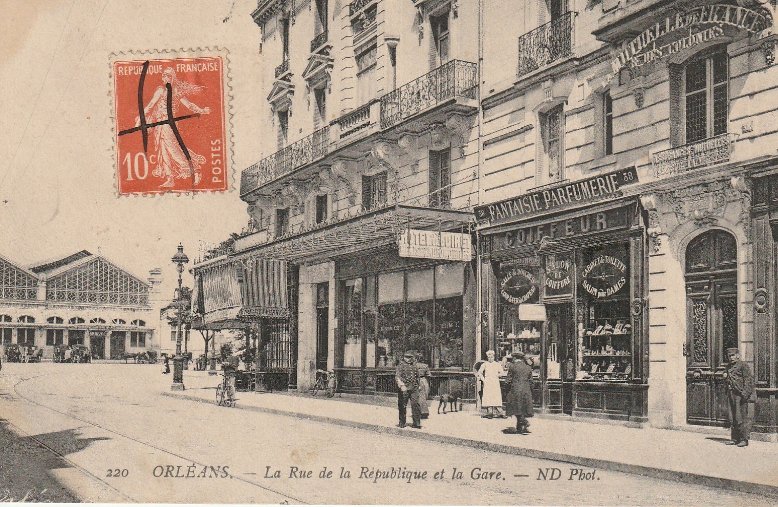 45 ORLEANS. La Gare rue de la République avec Parfumerie et Hôtel Brasserie 1914
