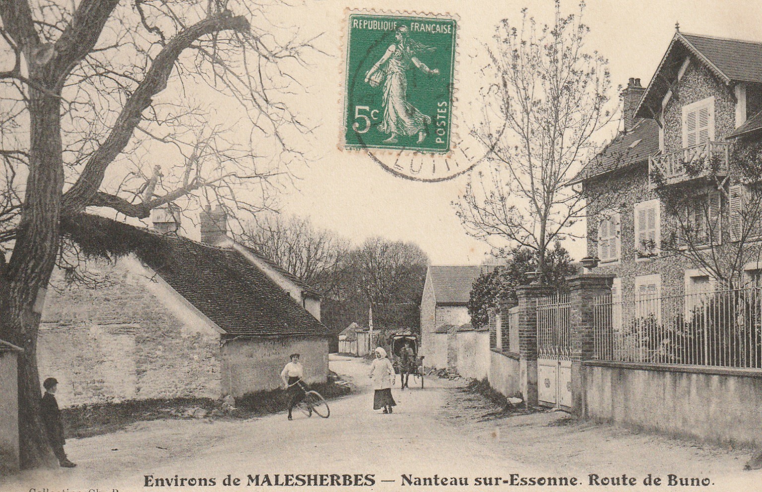 77 NANTEAU-SUR-ESSONNE. Attelage et cycliste Route de Buno 1915